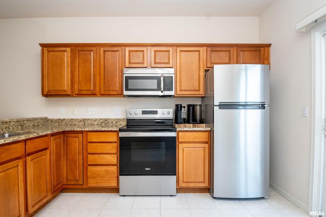 11217 N Oakwood Dr Unit 65, Peoria, IL 61615