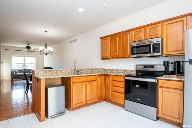 11217 N Oakwood Dr Unit 65, Peoria, IL 61615