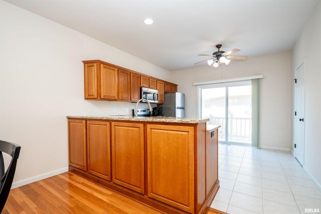 11217 N Oakwood Dr Unit 65, Peoria, IL 61615