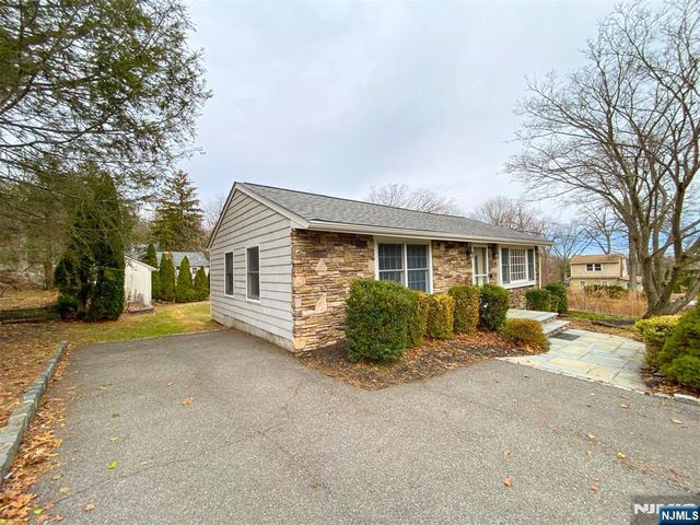 28 Woodside Drive, West Milford, NJ 07480