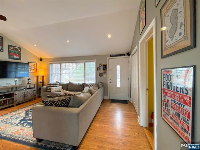 28 Woodside Drive, West Milford, NJ 07480