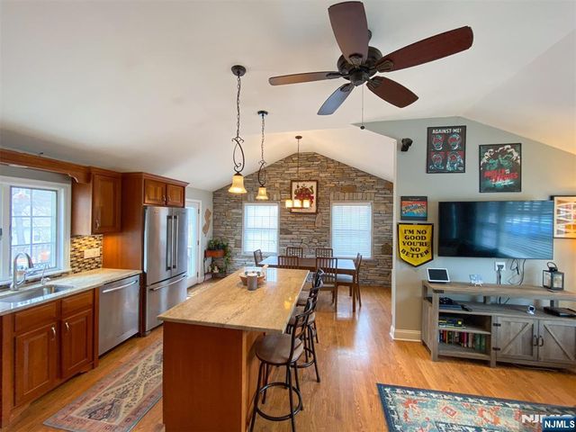 28 Woodside Drive, West Milford, NJ 07480
