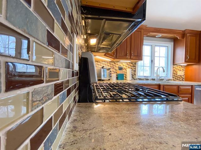 28 Woodside Drive, West Milford, NJ 07480