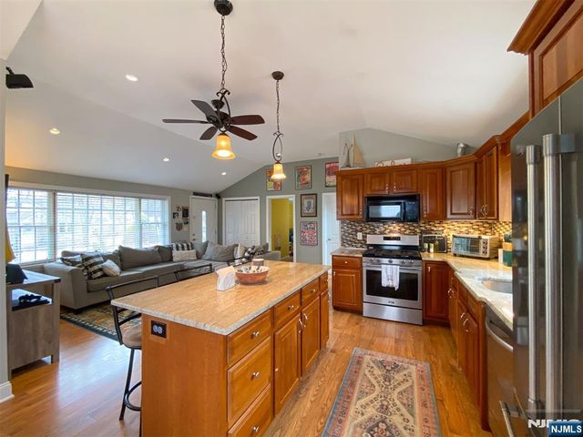 28 Woodside Drive, West Milford, NJ 07480