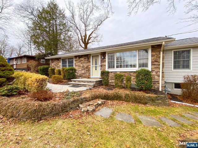 28 Woodside Drive, West Milford, NJ 07480