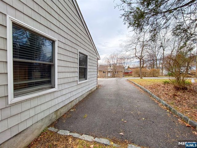 28 Woodside Drive, West Milford, NJ 07480