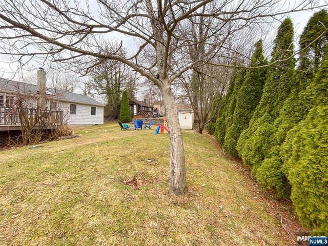 28 Woodside Drive, West Milford, NJ 07480