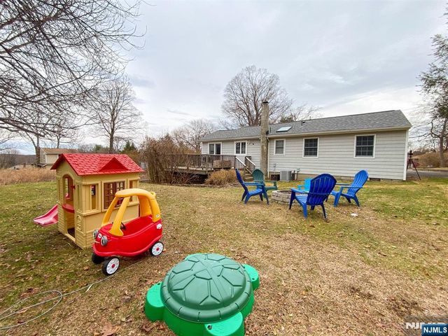 28 Woodside Drive, West Milford, NJ 07480