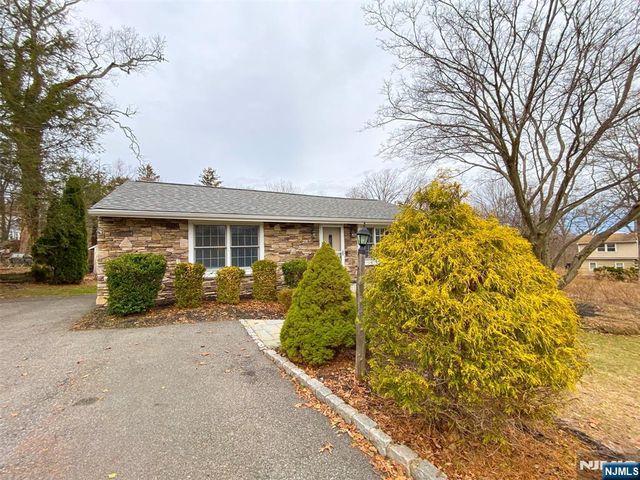 28 Woodside Drive, West Milford, NJ 07480
