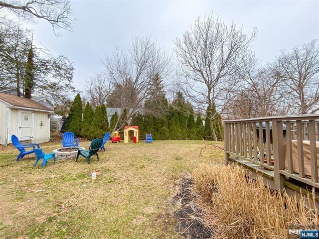 28 Woodside Drive, West Milford, NJ 07480