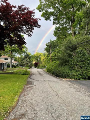 28 Woodside Drive, West Milford, NJ 07480