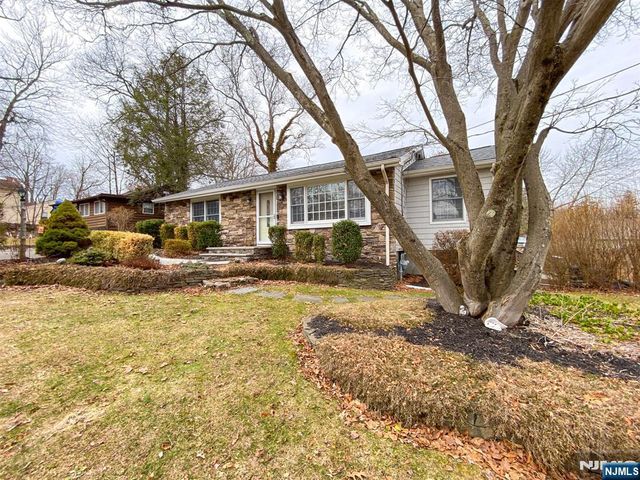 28 Woodside Drive, West Milford, NJ 07480