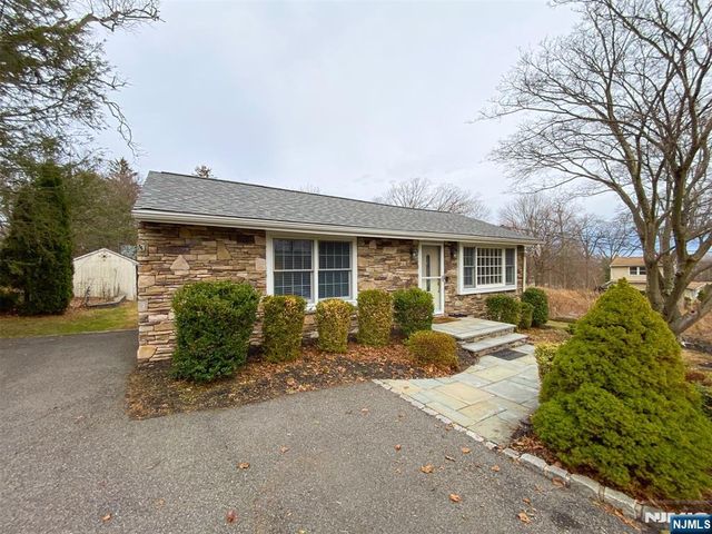 28 Woodside Drive, West Milford, NJ 07480
