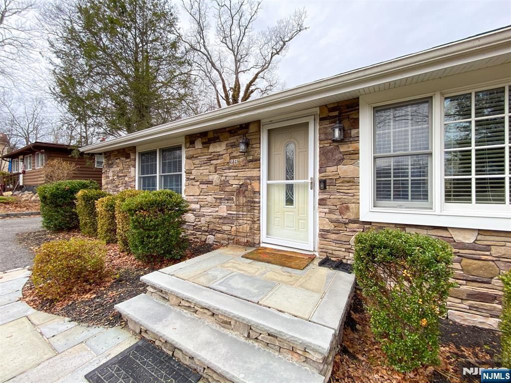 28 Woodside Drive, West Milford, NJ 07480