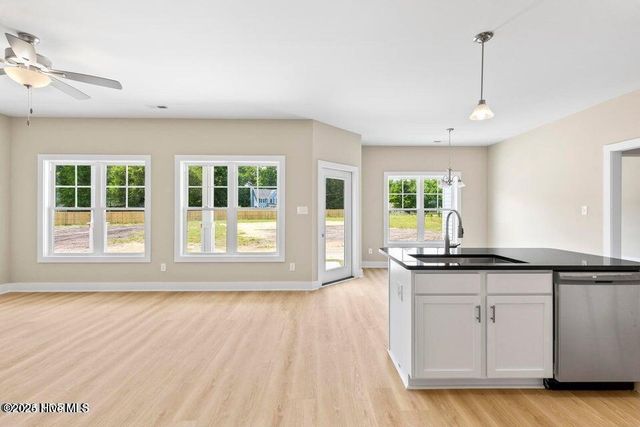 315 E Theriualt Court, Jacksonville, NC 28540