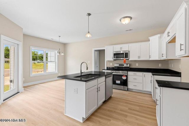 315 E Theriualt Court, Jacksonville, NC 28540