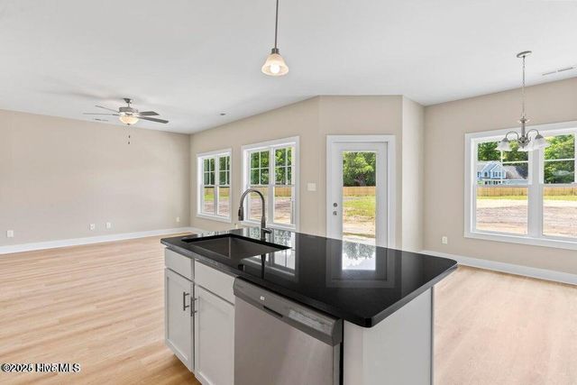 315 E Theriualt Court, Jacksonville, NC 28540
