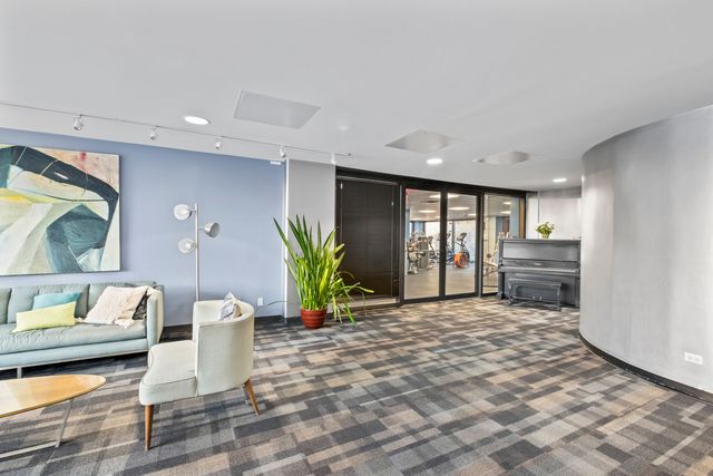 4343 N Clarendon Avenue 717, Chicago, IL 60613