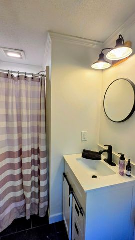 2 Greenleaf Drive, Exeter, NH 03833