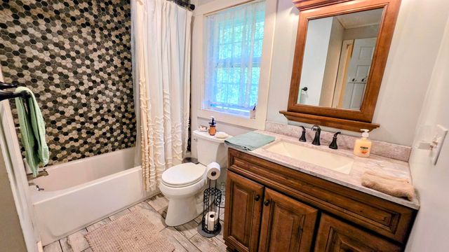 2 Greenleaf Drive, Exeter, NH 03833