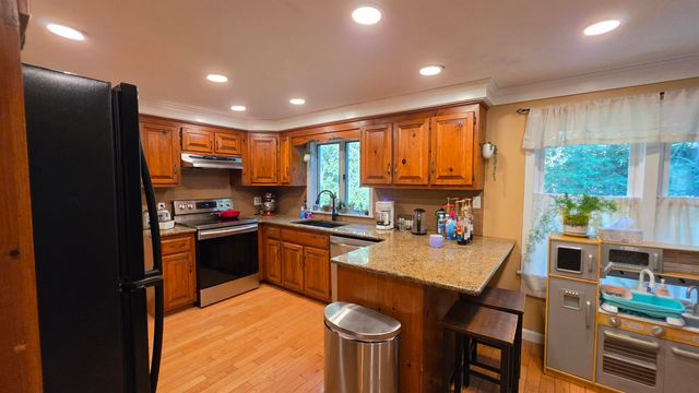 2 Greenleaf Drive, Exeter, NH 03833