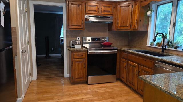 2 Greenleaf Drive, Exeter, NH 03833
