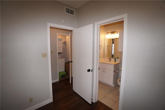 203 E 31st ST 103, Austin, TX 78705