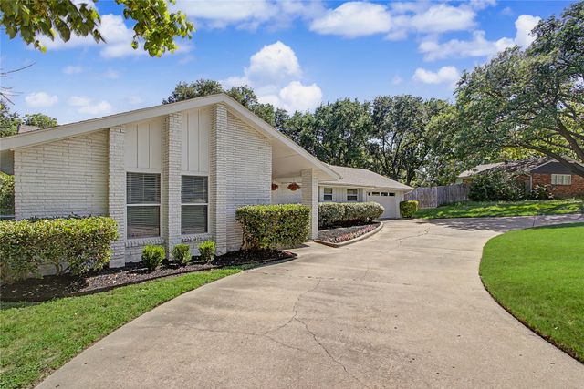1921 Dakar Road E, Fort Worth, TX 76116