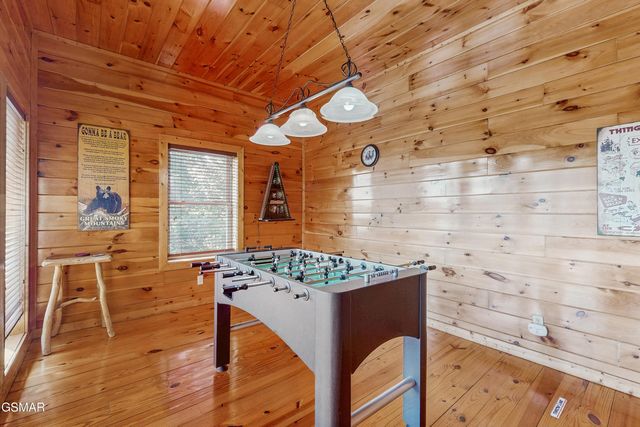 3221 Engle Town Road, Sevierville, TN 37862