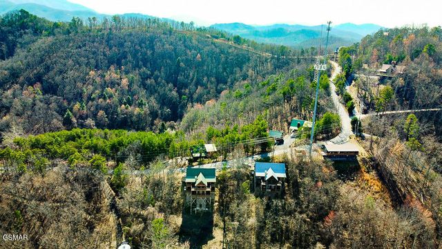 3221 Engle Town Road, Sevierville, TN 37862