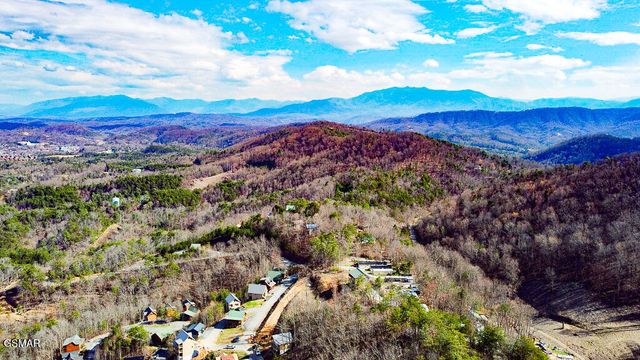 3221 Engle Town Road, Sevierville, TN 37862