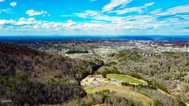 3221 Engle Town Road, Sevierville, TN 37862
