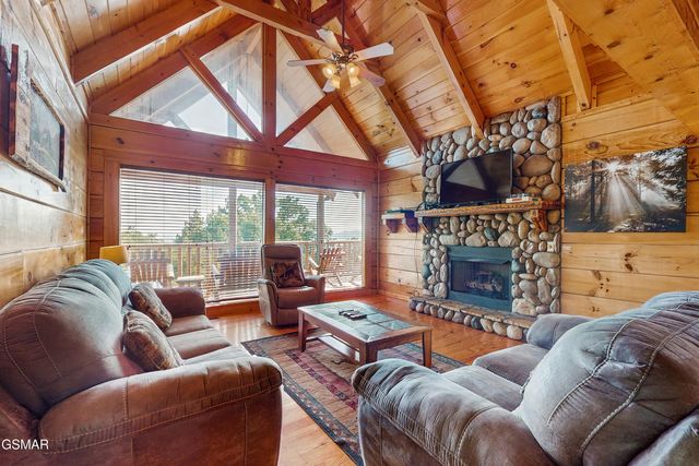 3221 Engle Town Road, Sevierville, TN 37862