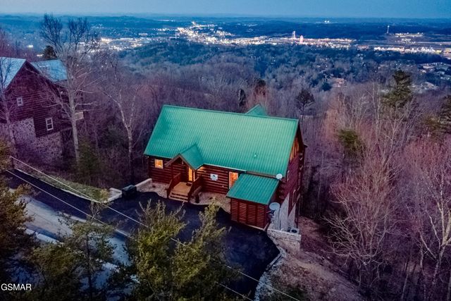 3221 Engle Town Road, Sevierville, TN 37862