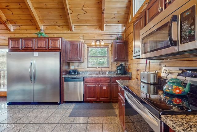 3221 Engle Town Road, Sevierville, TN 37862