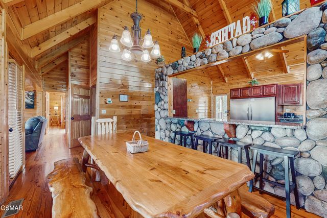 3221 Engle Town Road, Sevierville, TN 37862