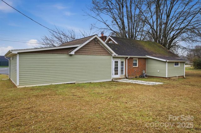 591 1st Avenue Drive SE, Taylorsville, NC 28681