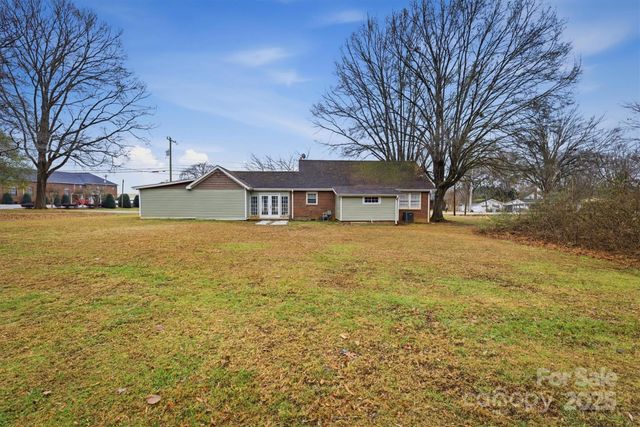 591 1st Avenue Drive SE, Taylorsville, NC 28681
