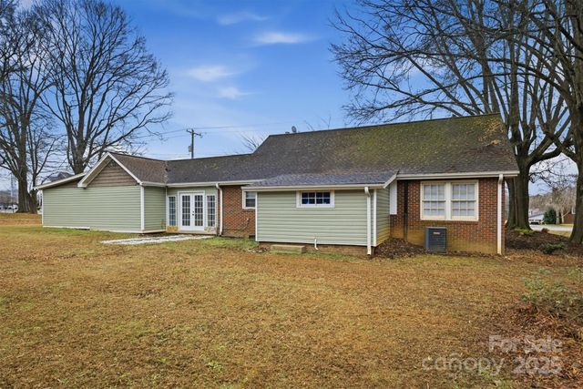 591 1st Avenue Drive SE, Taylorsville, NC 28681