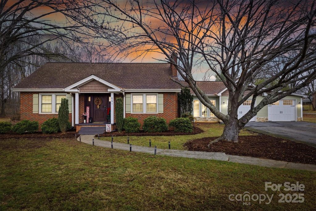 591 1st Avenue Drive SE, Taylorsville, NC 28681