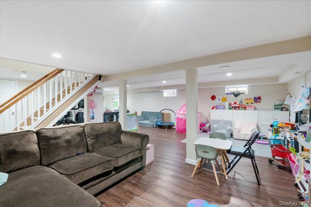 152 Manor Street, Plainview, NY 11803