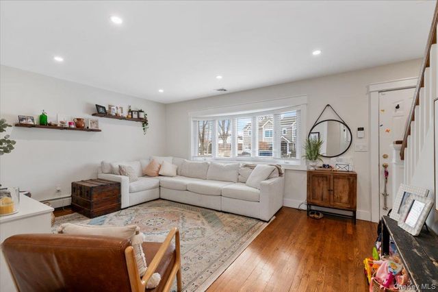 152 Manor Street, Plainview, NY 11803