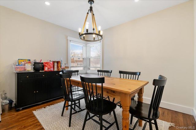 152 Manor Street, Plainview, NY 11803