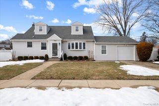 152 Manor Street, Plainview, NY 11803