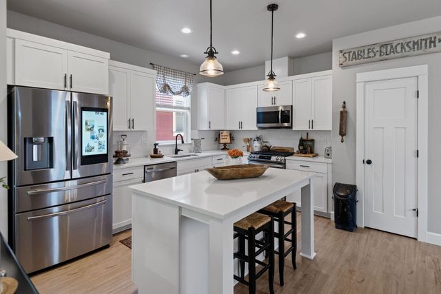 936 E Black Butte Avenue, Sisters, OR 97759