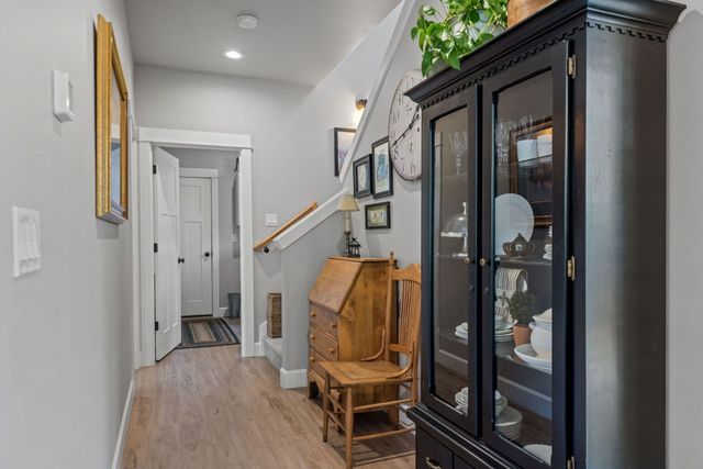 936 E Black Butte Avenue, Sisters, OR 97759