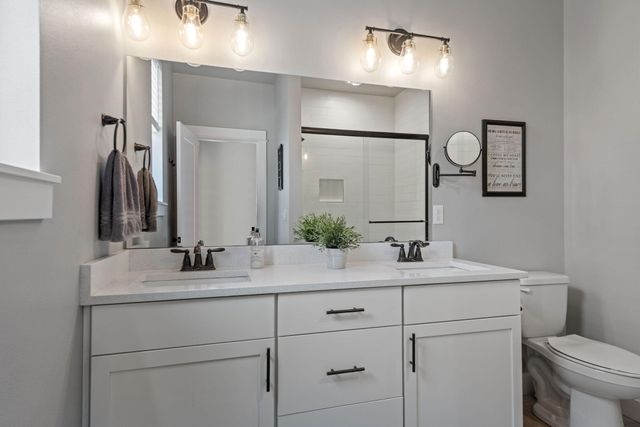 936 E Black Butte Avenue, Sisters, OR 97759