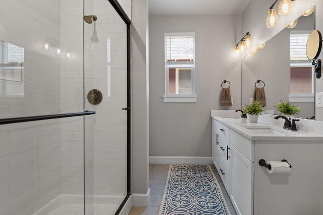 936 E Black Butte Avenue, Sisters, OR 97759