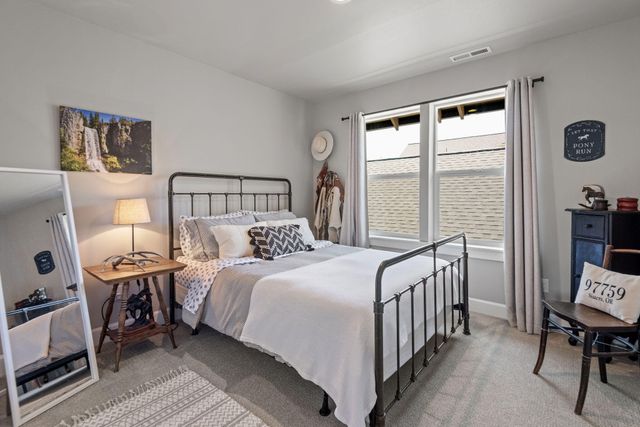 936 E Black Butte Avenue, Sisters, OR 97759