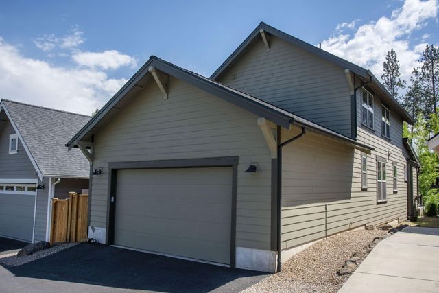 936 E Black Butte Avenue, Sisters, OR 97759